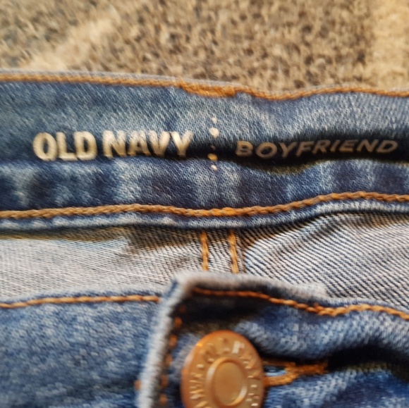 Old Navy Boyfriend Jean Shorts - Picture 4 of 4